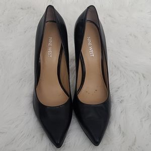 Black Pumps
